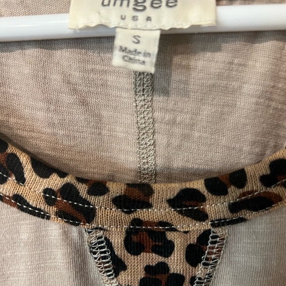 Umgee Tunic Shirt Top With Leopard Animal Print Accents Women’s Size Small - Picture 11 of 11